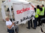 Solidarni 2010 i Ruch Palikota przed lubelskim ratuszem