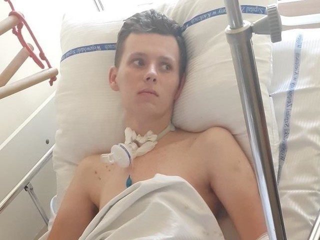 19-letni Mateusz Szybski z Osowej w gminie Sobków potrzebuje naszej pomocy! W czerwcu uległ poważnemu wypadkowi na motocyklu. Teraz czeka go długa i kosztowna rehabilitacja