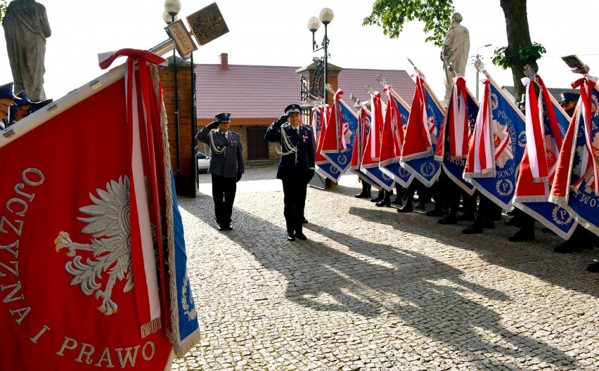 Wojewódzkie Obchody Święta Policji w Białymstoku. Awansowało 911 funkcjonariuszy. Niektórzy dostali nagrody (zdjęcia)