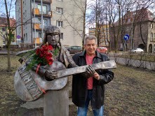 Stefan Papierowski, najwierniejszy fan Karin Stanek,...