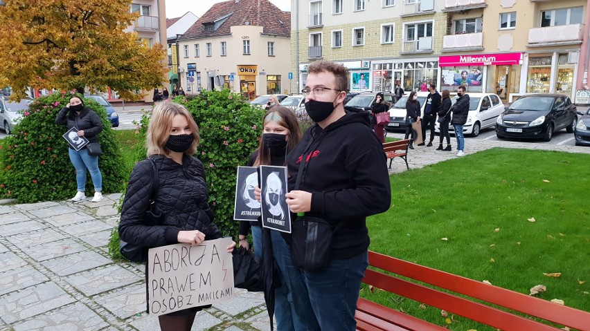 Strajk Kobiet w Strzelcach Opolskich. Część radnych miejskich wyszła do protestujących
