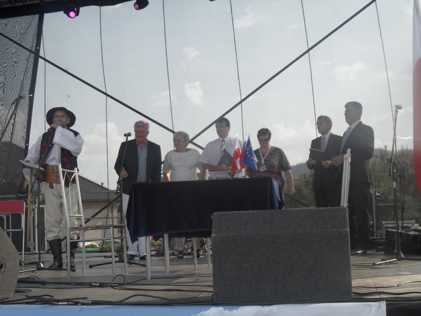 Jedyny w Polsce pomnik śliwki odłonięty [ZDJĘCIA] Święto śliwki 2015 w Lipowej