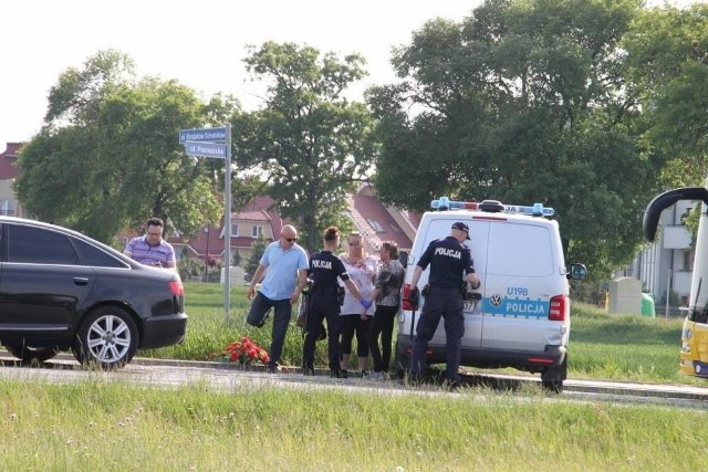 Do niebezpiecznej sytuacji doszło na cmentarzu w Kaliszu. 69-latek zauważył dwie kobiety, które kradły kwiaty z grobów. Gdy próbował je zatrzymać, został ugodzony nożem.