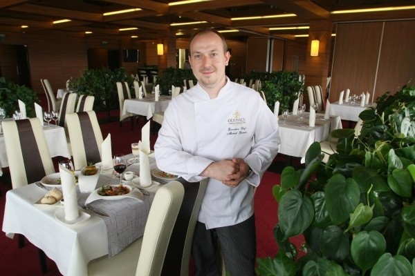 Michał Garnek, szef kuchni restauracji Hotelu Odyssey w Dąbrowie zaprasza na kuchnię lekką, nowoczesną oraz wykwintną.