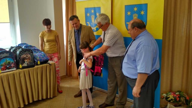 Gorzyce: Dzięki akcji „Energetyczny tornister” 15 pierwszaków z terenu gminy Gorzyce dostało kolorowe wyprawki