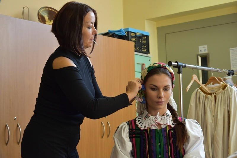 Miss Polonia wystąpi na wyborach Miss World w opoczyńskim stroju ludowym wypożyczonym z "Harnama" [zdjęcia]