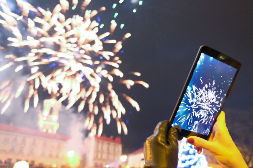 Nowy 2018 rok mieszkańcy Przemyśla przywitali na przemyskim...