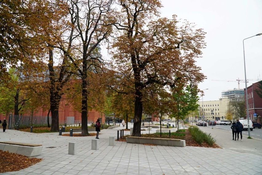 Remont placu przed Starym Browarem rozpoczął się w marcu...