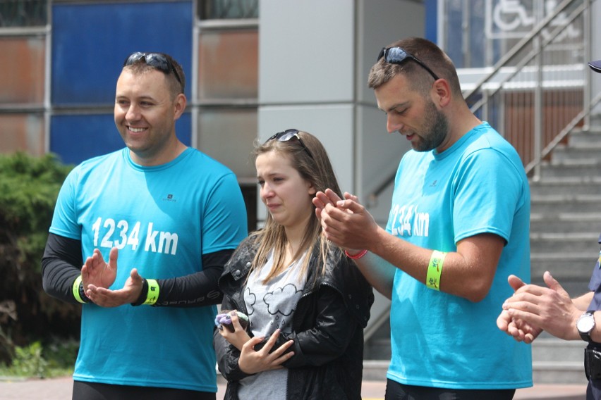 Policjanci ze Strumienia zebrali 40 tys. zł dla chorej Wiktorii ZDJĘCIA