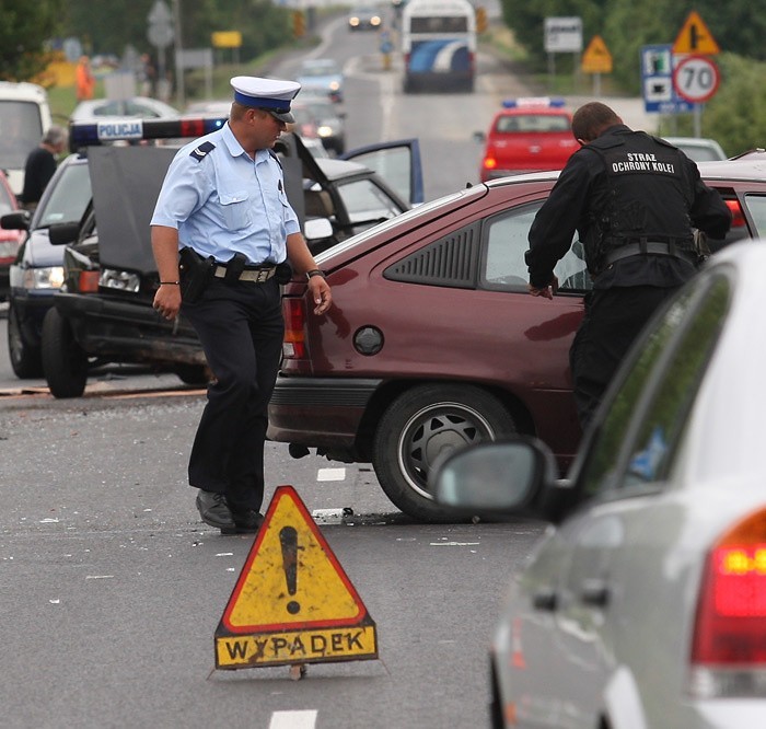 Dwa samochody zderzyly sie czolowo na ul. Portowej w...