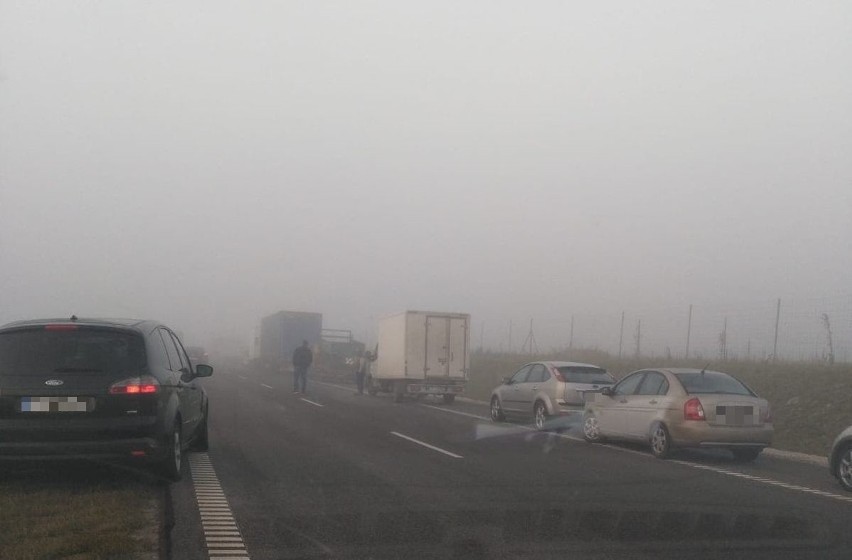 Karambol na drodze krajowej numer 7 w Mierzawie. Były duże utrudnienia w ruchu. Są ranni [ZDJĘCIA]