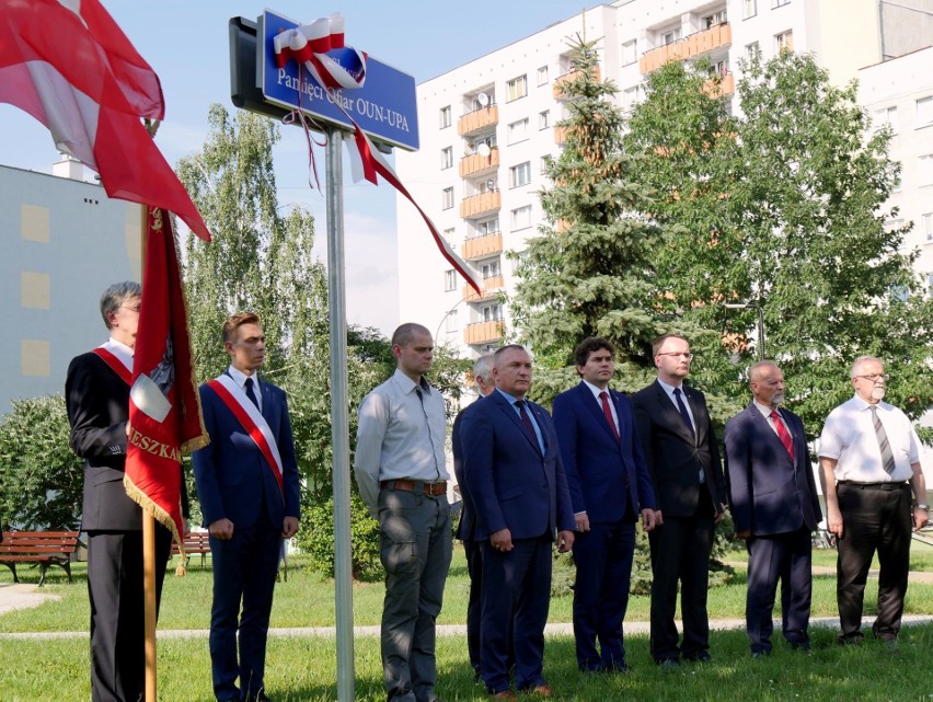 Skwer Pamięci Ofiar OUN-UPA - to nazwa terenu przy kościele pod wezwaniem świętego Floriana w Stalowej Woli