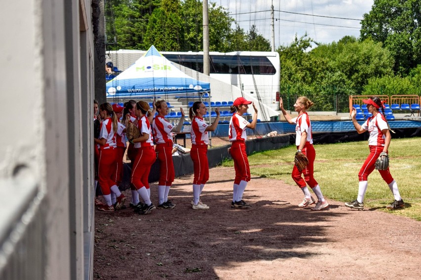 Polki na Mistrzostwach Europy w Softballu Kobiet. Jak radzą...