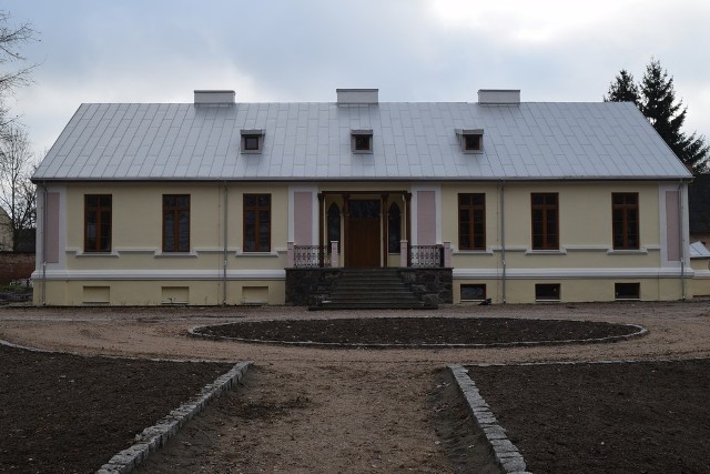 Docelowo, na podworskim terenie w Chojnowie, ma funkcjonować izba pamięci Stanisława Chełchowskiego, szkoła wyższa i ośrodek konferencyjno-szkoleniowo-wypoczynkowy.