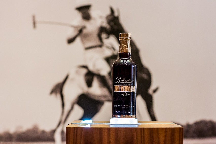 Kolekcjoner z Jastrzębiej Góry kupił 40-letnią whisky za grubo ponad 25 tys. zł [FOTO]