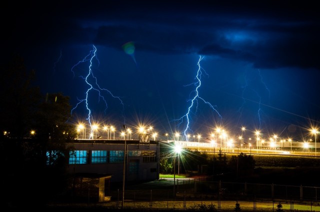 Burza nad Wrocławiem. Niezwykłe zdjęcie wykonane z ulicy Granicznej z widokiem na A8, wykonane przez naszego internautę Pana Pawła Jabłońskiego