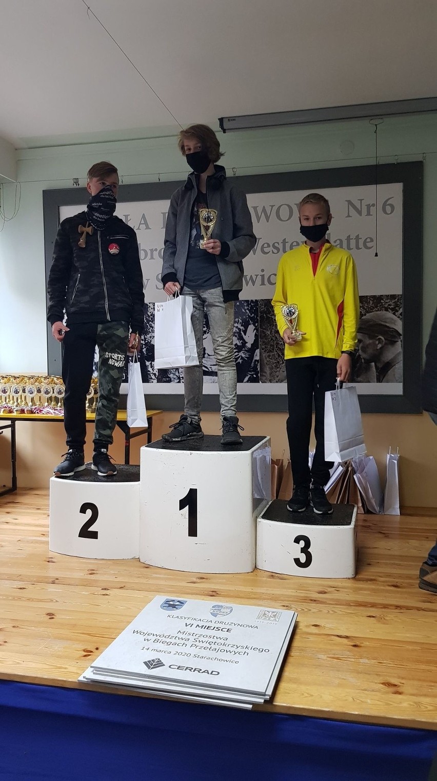 Dwa medale lekkoatletów Słoneczka Busko-Zdrój na mistrzostwach województwa w przełajach w Starachowicach [ZDJĘCIA]