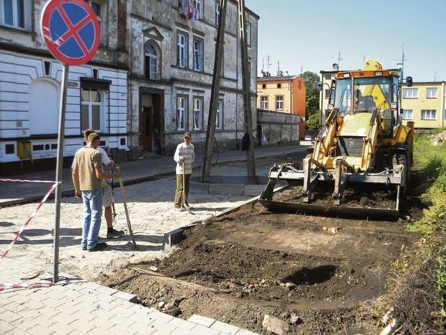 Chwilowe utrudnienia dla pieszych i kierowców to niewielka cena, jaką trzeba zapłacić za późniejsze korzyści z nowych miejsc dla samochodów