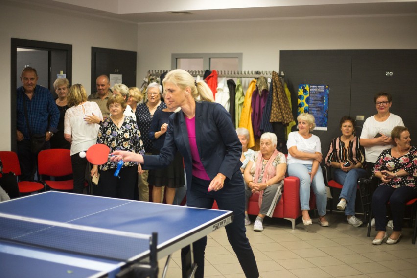 Seniorzy świętowali zakup stołu do tenisa stołowego [ZDJĘCIA]