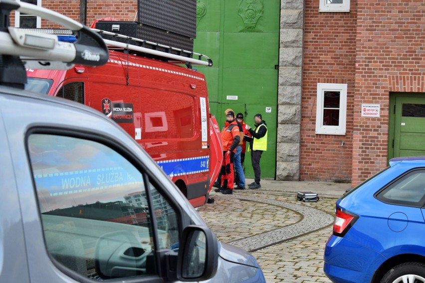 W poniedziałek po południu, przy elektrowni wodnej na Odrze,...