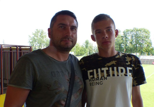 Marcin Kośmicki z synem Igorem, który trenuje w Centralnej Lidze Juniorów.