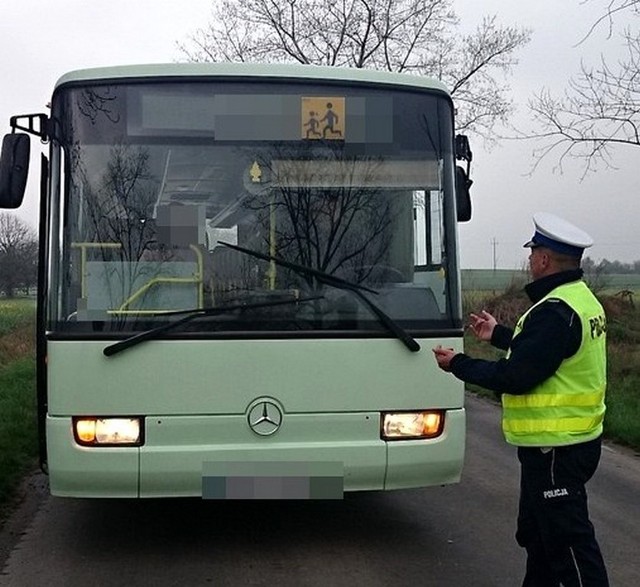 Przewoźnik po około dwóch godzinach podstawił na miejsce kolejny, tym razem sprawny autokar.