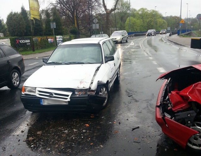 Na miejsce zdarzenia przyjechała również straż pożarna i policja.