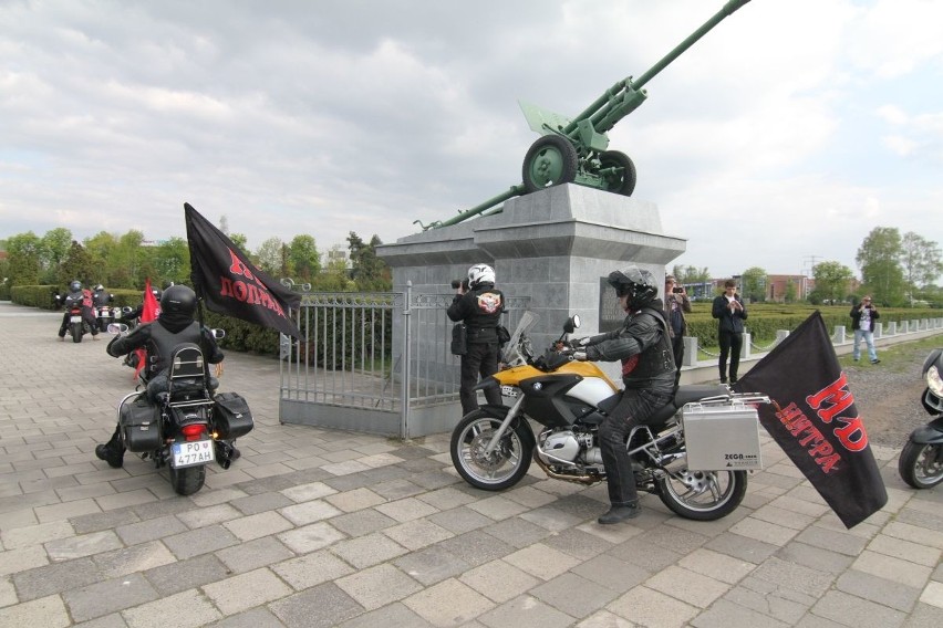 Nocne Wilki jednak we Wrocławiu. Motocykliści złożyli kwiaty na Cmentarzu Żołnierzy Radzieckich