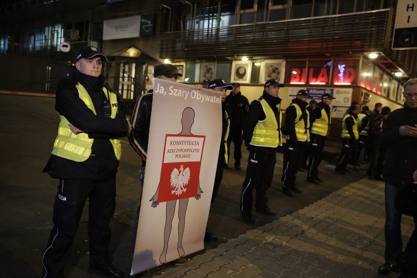 Ulicami Warszawy przeszedł Marsz Milczenia upamiętniający Piotra Szczęsnego [ZDJĘCIA] [VIDEO]