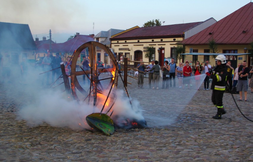 Stary Sącz. 13. edycja Międzynarodowego Pleneru Malarskiego i happening na płycie rynku [ZDJĘCIA]