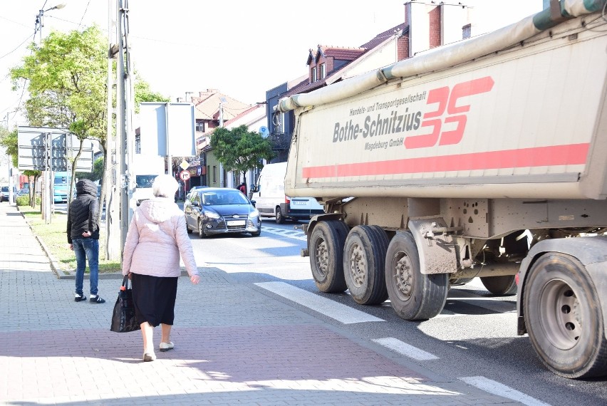 Ruch przez Słomniki wciąż jest duży, mimo, że oddano do...