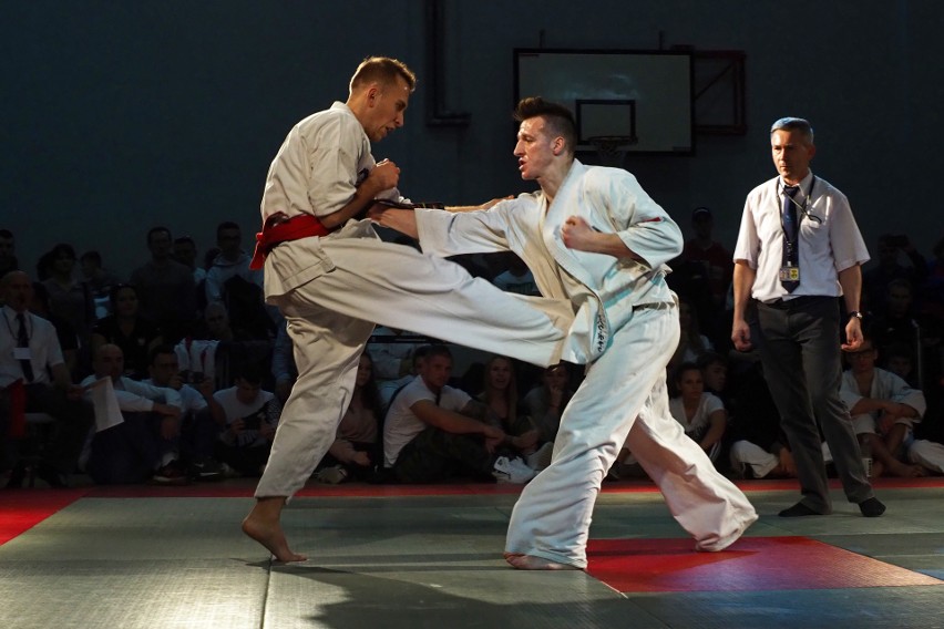 Michał Bączyk (z prawej) - BURU Klub Karate Kyokushin Sianów