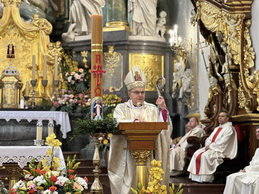 Suma wielkanocna na Jasnej Górze. Zobacz kolejne zdjęcia....