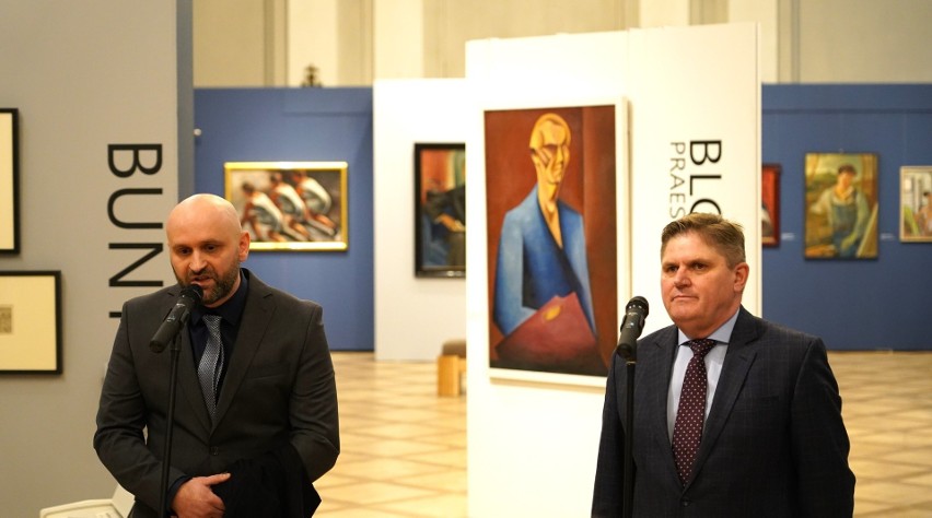 Wystawę otworzyli dyrektor Leszek Ruszczyk i kurator...