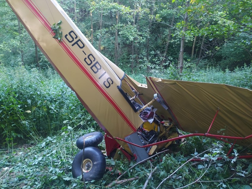Zmarł pilot awionetki, która rozbiła się w czwartek w Starej Wsi. Przyczyny wypadku bada Państwowa Komisja Badania Wypadków Lotniczych