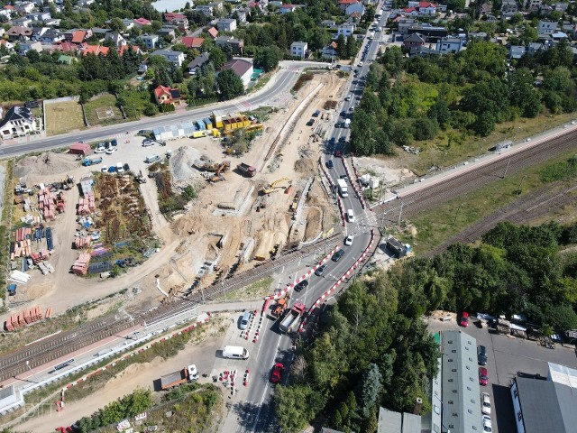Cały czas postępują prace przy budowie węzła przesiadkowego przy ul. Grunwaldzkiej, na granicy Poznania i Plewisk. Zobacz zdjęcia, jak teraz wygląda!