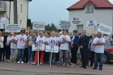 Mieszkańcy Kościelca wyszli na ulicę. Protestowali przeciwko hałasowi od autostrady i tirom pod oknami. - Tu się nie da żyć - mówią