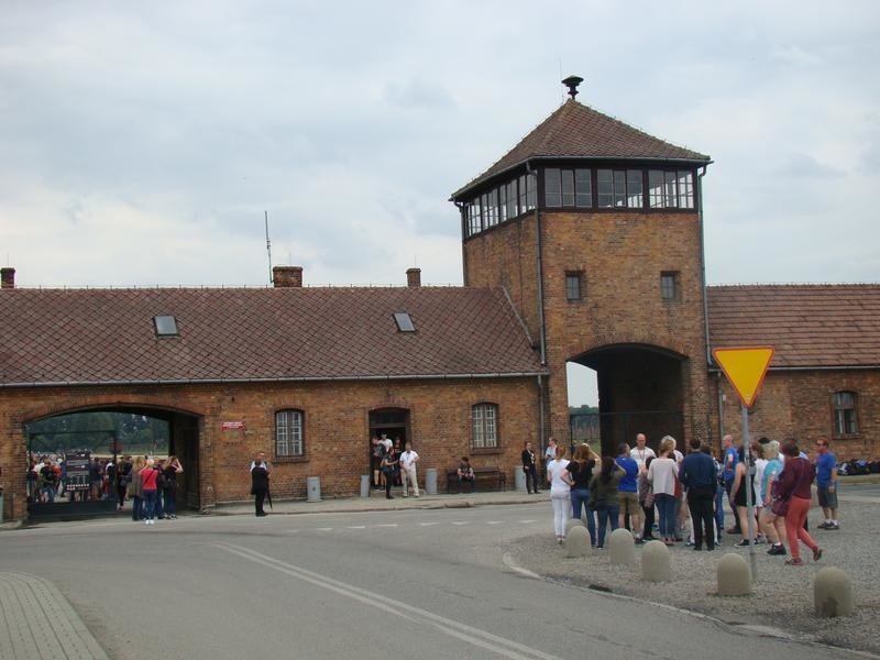 Powiat oświęcimski. Będzie nowa droga w Brzezince. Odsuną ruch samochodowy od Bramy Śmierci byłego obozu Auschwitz II - Birkenau[ZDJĘCIA]