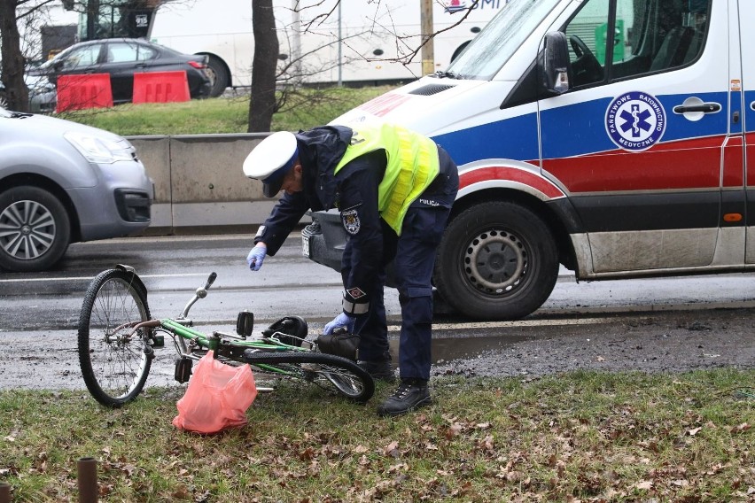 Śmiertelne potrącenie rowerzysty w Przedborzu. Zdjęcie...