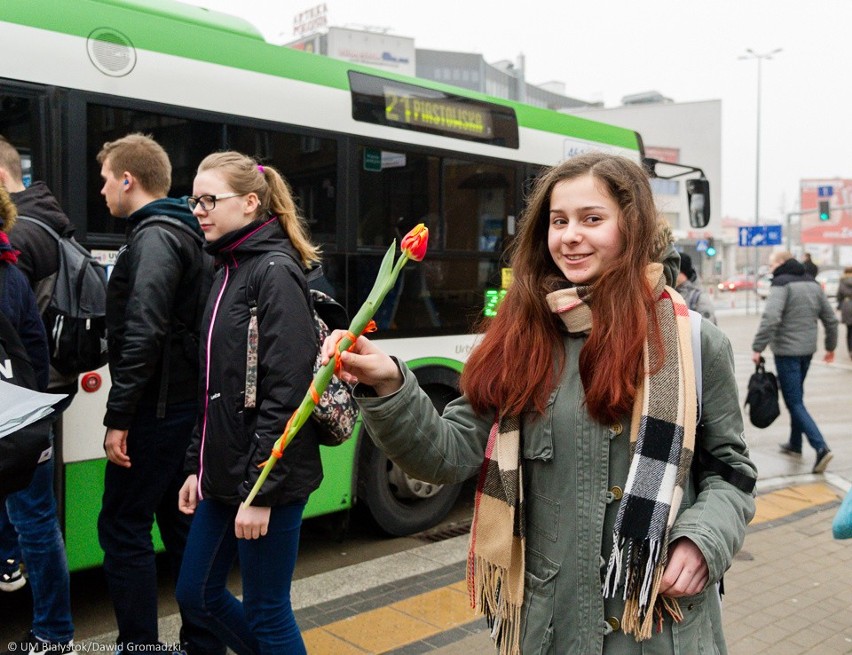 Białostoczanki w dniu swojego święta otrzymały życzenia i...