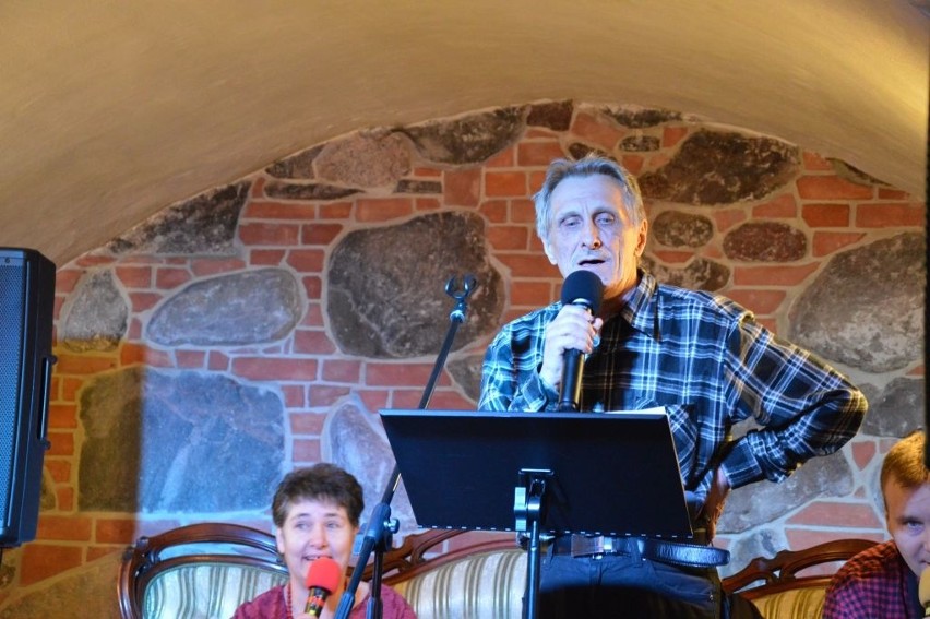 Poeta Jerzy Grudnowski poradził sobie ze śpiewaniem Cohena