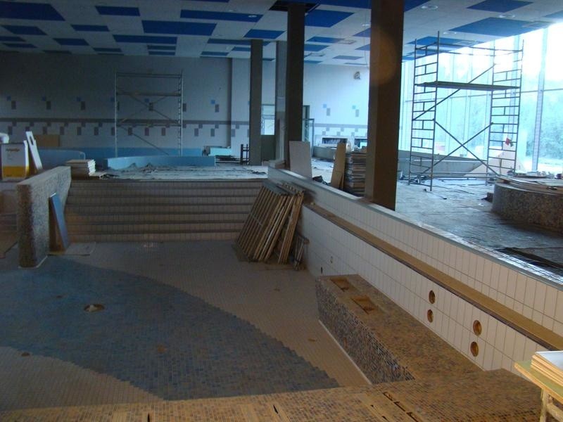 Nowy 25-metrowy basen prawie gotowy. Przebudowa całej pływalni w Oświęcimiu ma skończyć się za rok 