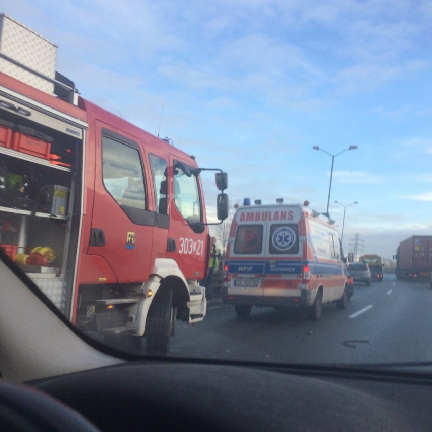 Wypadek na DTŚ w Katowicach. Droga zablokowana
