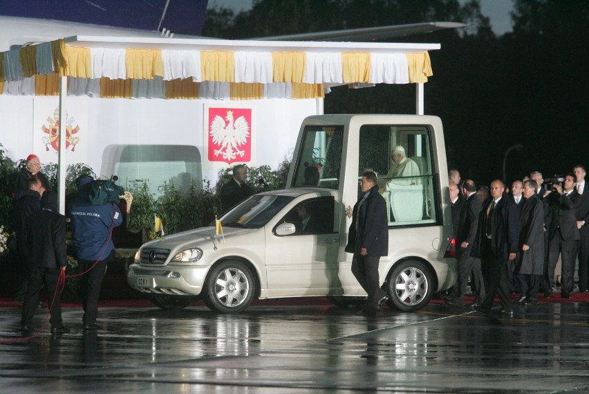 W maju 2006 roku papież Benedykt XVI odwiedził z Polskę