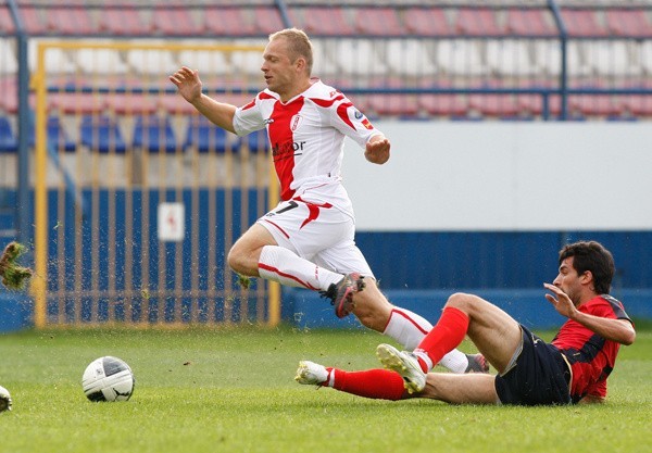 Faul na Macieju Bykowskim, po którym sędzia podyktował rzut...