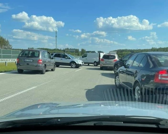 W Głuchowie na S7 doszło do karambolu sześciu samochodów.