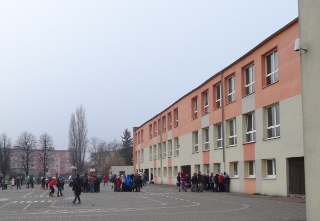 Radni z Kostrzyna zdecydowali się przeznaczyć pieniądze m.in. na rozpoczęcie remontu szkoły