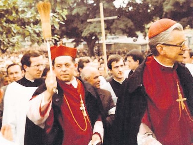27 czerwca 1982 roku prymas Józef Glemp, w ramach uroczystości związanych z dziesiątą rocznicą utworzenia diecezji koszalińsko-kołobrzeskiej, odwiedził też Słupsk.