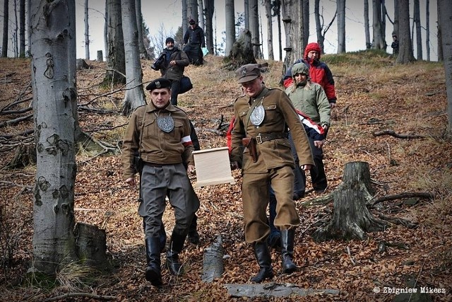 Ekshumacja plut. NSZ Edwarda Biesoka ps. "Edek" ze Zgrupowania Partyzanckiego "Bartek" w listopadzie 2013 r.