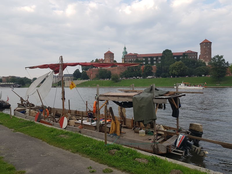 Niezwykły wyczyn artysty. Spłynął z Krakowa do Gdańska galarem